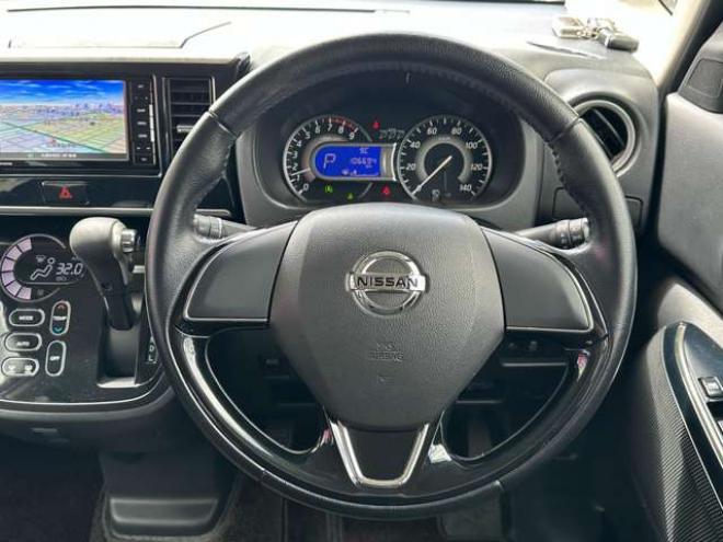 デイズルークスハイウェイスターX Vセレクション 4WD　両側ワンタッチオートスライドドア　Bluetooth　ナビ　フルセグ　アイドリングストップ　横滑り防止装置　衝突軽減ブレーキ　ETC　シートヒーター　アラウンドビューモニター　バックモニター　純正アルミホイール夏 660