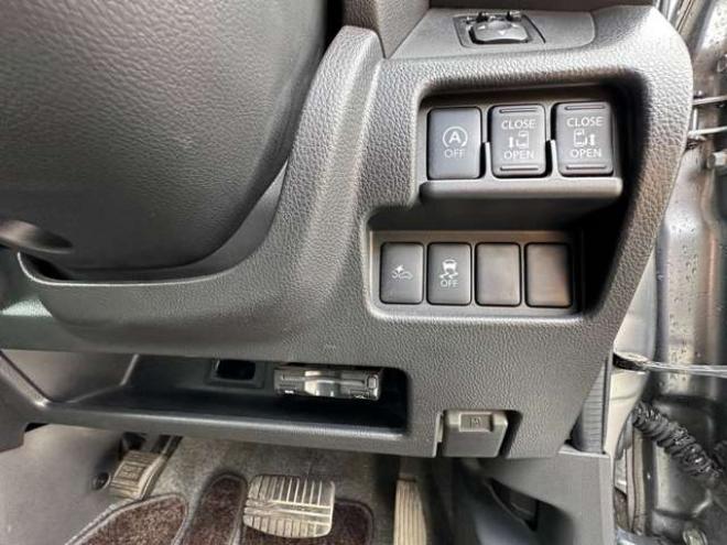 デイズルークスハイウェイスターX Vセレクション 4WD　両側ワンタッチオートスライドドア　Bluetooth　ナビ　フルセグ　アイドリングストップ　横滑り防止装置　衝突軽減ブレーキ　ETC　シートヒーター　アラウンドビューモニター　バックモニター　純正アルミホイール夏 660