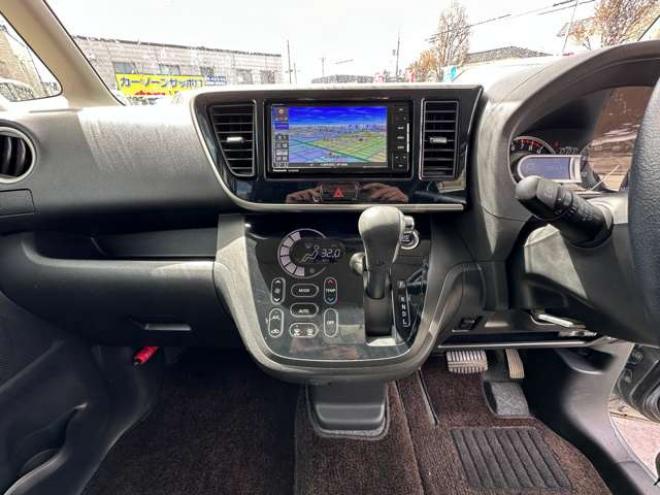 デイズルークスハイウェイスターX Vセレクション 4WD　両側ワンタッチオートスライドドア　Bluetooth　ナビ　フルセグ　アイドリングストップ　横滑り防止装置　衝突軽減ブレーキ　ETC　シートヒーター　アラウンドビューモニター　バックモニター　純正アルミホイール夏 660