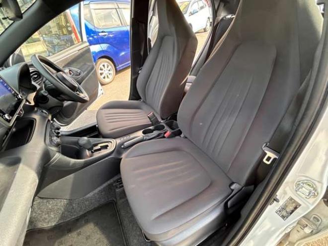 ヤリス1.5 X 4WD　ナビ　バックモニター　ETC　レーダークルーズコントロール 1500