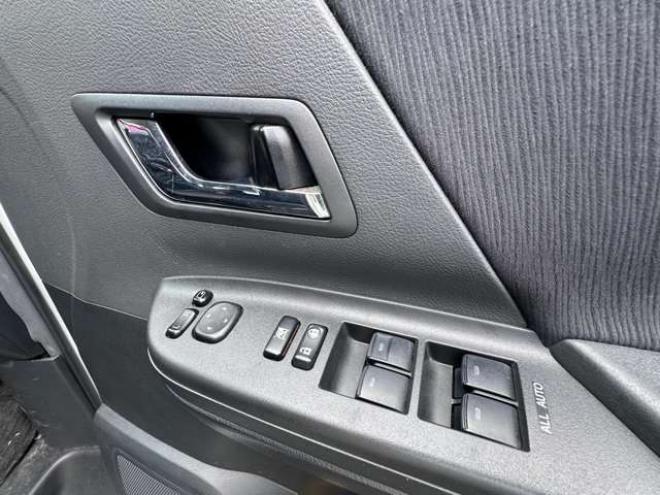 ヴェルファイア2.4 Z 4WD　片側パワースライドドア　Bluetooth　横滑り防止装置　コーナーセンサー　プッシュスタート　ビルトインETC　HDDナビ　ワンセグTV　バックモニター　社外18インチホイール夏 2400