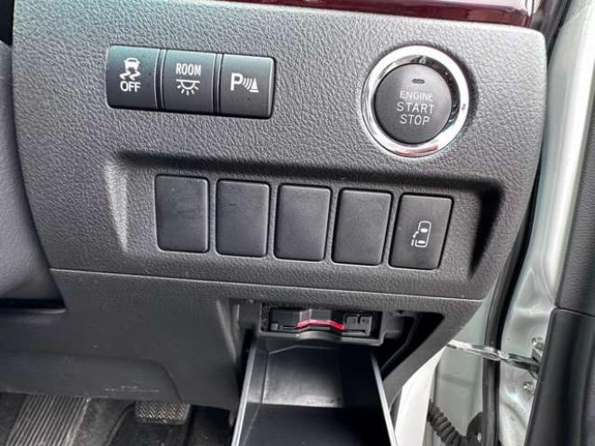 ヴェルファイア2.4 Z 4WD　片側パワースライドドア　Bluetooth　横滑り防止装置　コーナーセンサー　プッシュスタート　ビルトインETC　HDDナビ　ワンセグTV　バックモニター　社外18インチホイール夏 2400