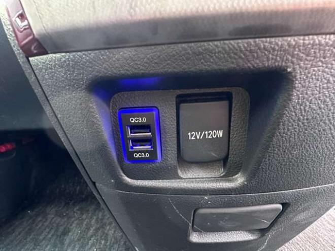 ヴェルファイア2.4 Z 4WD　片側パワースライドドア　Bluetooth　横滑り防止装置　コーナーセンサー　プッシュスタート　ビルトインETC　HDDナビ　ワンセグTV　バックモニター　社外18インチホイール夏 2400