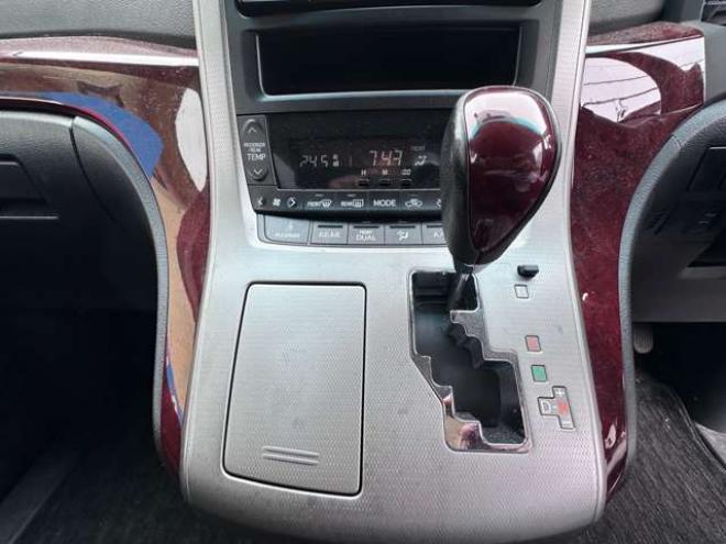 ヴェルファイア2.4 Z 4WD　片側パワースライドドア　Bluetooth　横滑り防止装置　コーナーセンサー　プッシュスタート　ビルトインETC　HDDナビ　ワンセグTV　バックモニター　社外18インチホイール夏 2400