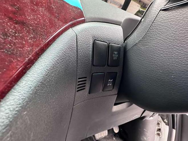 ヴェルファイア2.4 Z 4WD　片側パワースライドドア　Bluetooth　横滑り防止装置　コーナーセンサー　プッシュスタート　ビルトインETC　HDDナビ　ワンセグTV　バックモニター　社外18インチホイール夏 2400