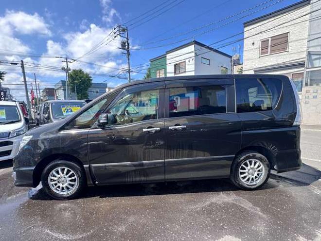 セレナ2.0 ハイウェイスター アドバンストセーフティ パッケージ 4WD　両側ワンタッチパワースライドドア　SDナビ　Bluetooth　レーンキープアシスト　衝突軽減ブレーキ　ETC　アイドリングストップ　横滑り防止装置　コーナーセンサー　アラウンドビューモニター　バックモニター 2000