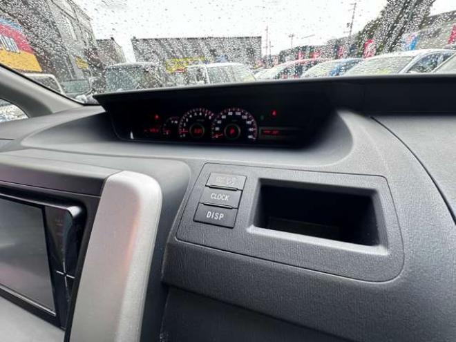 ヴォクシー2.0 ZS 4WD　両側パワースライドドア　純正ナビ　地デジ　HID　スマートキー　プッシュスタート　純正アルミホイール夏　バックカメラ 2000