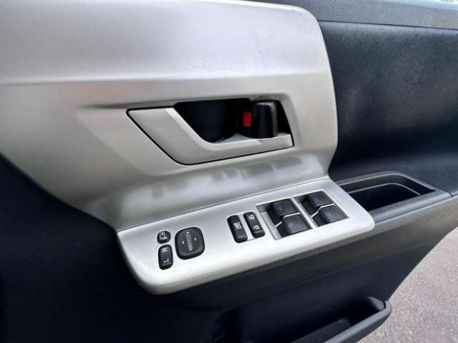 ヴォクシー2.0 ZS 4WD　両側パワースライドドア　純正ナビ　地デジ　HID　スマートキー　プッシュスタート　純正アルミホイール夏　バックカメラ 2000