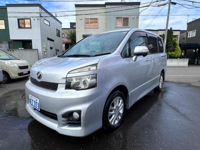 ヴォクシー2.0 ZS 4WD　両側パワースライドドア　純正ナビ　地デジ　HID　スマートキー　プッシュスタート　純正アルミホイール夏　バックカメラ 2000
