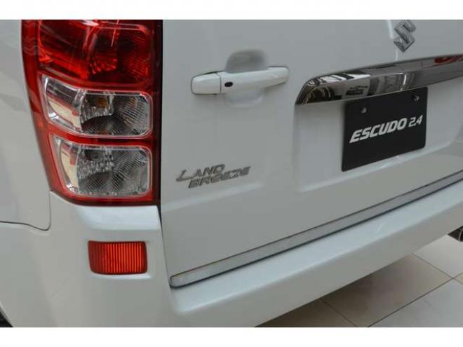 エスクード2.4 ランドブリーズ 4WD　ワンオーナー特別仕様車4WD横滑り防止装置サンルーフ社外ナビTVバックカメラETCドライブレコーダーハーフレザーシートヒーターHIDライトクルーズコントロール 2400