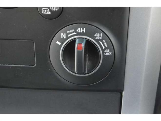エスクード2.4 XG 4WD　ワンオーナー車5速マニュアル4WD横滑り防止装置クルーズコントロール純正ナビTVバックカメラETCディスチャージヘッドライトシートヒーター純正17インチアルミドライブレコーダー 2400