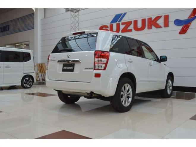 エスクード2.4 XG 4WD　ワンオーナー車5速マニュアル4WD横滑り防止装置クルーズコントロール純正ナビTVバックカメラETCディスチャージヘッドライトシートヒーター純正17インチアルミドライブレコーダー 2400