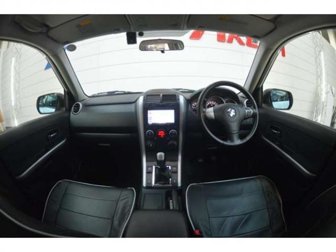 エスクード2.4 XG 4WD　ワンオーナー車5速マニュアル4WD横滑り防止装置クルーズコントロール純正ナビTVバックカメラETCディスチャージヘッドライトシートヒーター純正17インチアルミドライブレコーダー 2400
