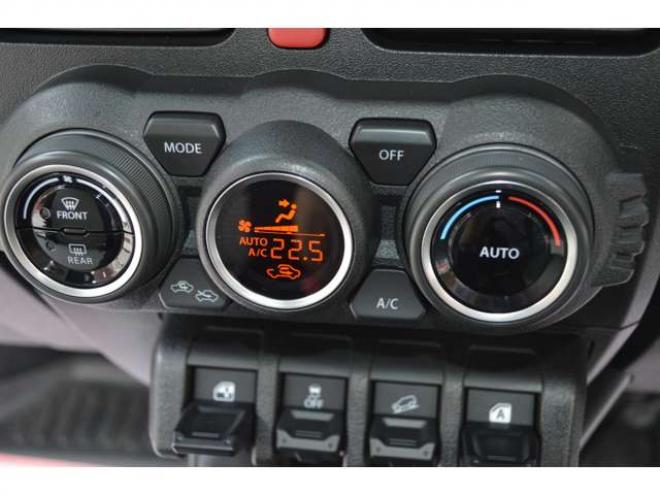 ジムニーXC 4WD　ワンオーナー車F5速マニュアル4WDターボセーフティサポート搭載アイドリングストップ純正ナビTVマットタイヤ横滑り防止装置ハイビームアシストLEDライトクルーズコントロールETC 660