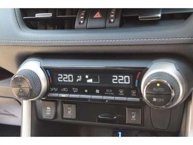 RAV-42.5 ハイブリッド G E-Four 4WD　ワンオーナー車ハイブリッド4WDプリクラッシュセーフティ黒革シートヒーターレーダークルーズコントロール11インチナビTVバックカメラLEDパワーバックドアステアリングヒーター横滑り防止装置パーキングセンサー 2500