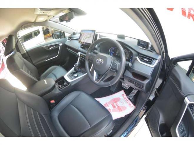 RAV-42.5 ハイブリッド G E-Four 4WD　ワンオーナー車ハイブリッド4WDプリクラッシュセーフティ黒革シートヒーターレーダークルーズコントロール11インチナビTVバックカメラLEDパワーバックドアステアリングヒーター横滑り防止装置パーキングセンサー 2500