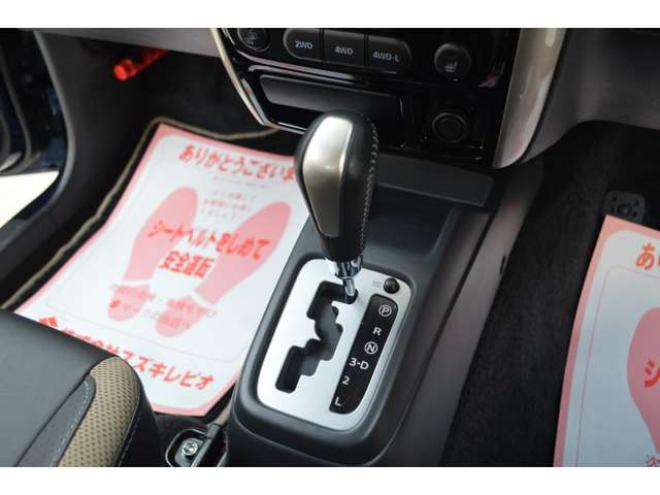 ジムニーランドベンチャー 4WD　ワンオーナー特別仕様車パートタイム4WDターボハーフレザーシートヒーターCDウインカーミラー純正16インチアルミキーレスエントリー 660