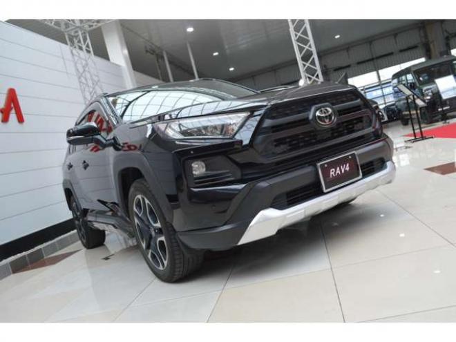 RAV-42.0 アドベンチャー 4WD　4WDプリクラッシュセーフティ黒革シートヒーターレーダークルーズコントロール8インチナビTVバックカメラLEDライトステアリングヒーター横滑り防止パーキングセンサーETCドライブレコーダークール&ヒーターシート 2000
