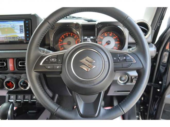 ジムニーXC 4WD　ワンオーナー車4WDターボセーフティサポート搭載アイドリングストップ横滑り防止装置クルーズコントロールハイビームアシストLEDライト7インチワイドナビTVオプショングリル 660