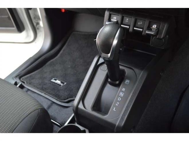 ジムニーシエラ1.5 JC 4WD　ワンオーナー車4WDセーフティサポート搭載アイドリングストップハイビームアシストLEDライト後退時ブレーキサポート9インチナビTVバックカメラ社外デジタルインナーミラーアクルーズコントロール 1500