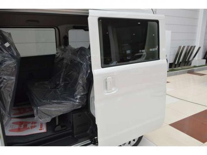 エブリイジョイン ハイルーフ 4WD　届出済未使用車ハイルーフ4WDインパネCVTスズキコネクト対応通信機装着車セーフティサポート搭載アイドリングストップ9インチ全方位モニター付ナビバックカメラ横滑り防止装置ハイビームアシストLEDライト 登録済未使用車 660