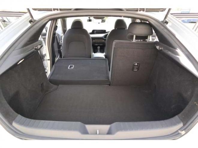 MAZDA3ファストバック 1.5 15C 4WD　純正フルセグナビ　Bluetooth HDMI バックカメラ　パーキングソナー　社外ドラレコ　ETC　電動パーキングブレーキ　アダプティブクルーズコントロール　ブラインドスポットモニター 1500