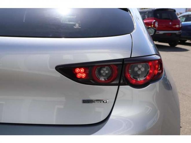 MAZDA3ファストバック 1.5 15C 4WD　純正フルセグナビ　Bluetooth HDMI バックカメラ　パーキングソナー　社外ドラレコ　ETC　電動パーキングブレーキ　アダプティブクルーズコントロール　ブラインドスポットモニター 1500