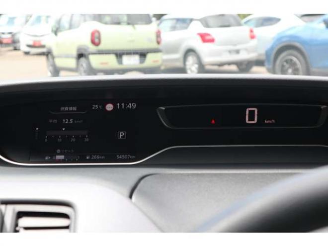 セレナ2.0 B 4WD　純正CDプレイヤー アラウンドビューモニター　前側純正ドラレコ　サイドビューモニター　エマージェンシーブレーキ　車線逸脱警報　ミラーヒーター 2000