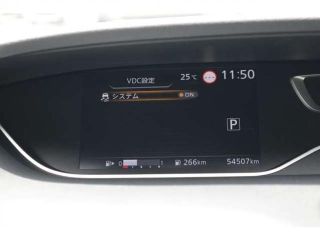 セレナ2.0 B 4WD　純正CDプレイヤー アラウンドビューモニター　前側純正ドラレコ　サイドビューモニター　エマージェンシーブレーキ　車線逸脱警報　ミラーヒーター 2000