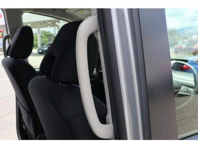 セレナ2.0 B 4WD　純正CDプレイヤー アラウンドビューモニター　前側純正ドラレコ　サイドビューモニター　エマージェンシーブレーキ　車線逸脱警報　ミラーヒーター 2000