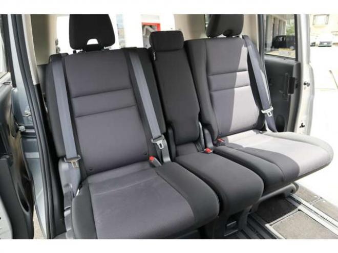 セレナ2.0 B 4WD　純正CDプレイヤー アラウンドビューモニター　前側純正ドラレコ　サイドビューモニター　エマージェンシーブレーキ　車線逸脱警報　ミラーヒーター 2000