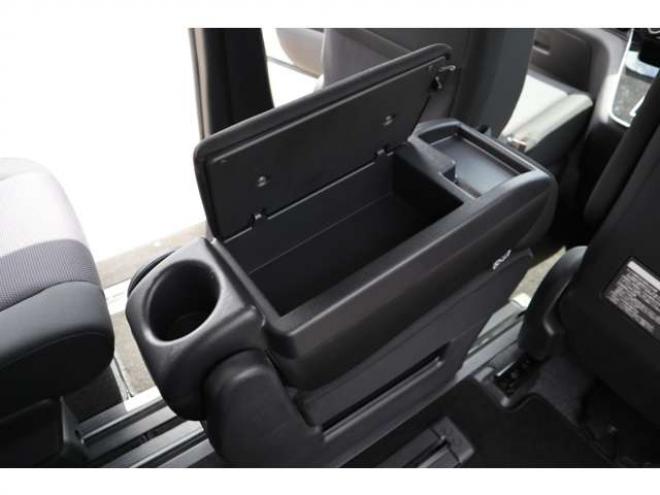 セレナ2.0 B 4WD　純正CDプレイヤー アラウンドビューモニター　前側純正ドラレコ　サイドビューモニター　エマージェンシーブレーキ　車線逸脱警報　ミラーヒーター 2000