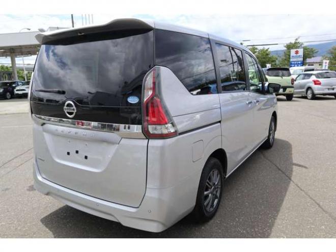 セレナ2.0 B 4WD　純正CDプレイヤー アラウンドビューモニター　前側純正ドラレコ　サイドビューモニター　エマージェンシーブレーキ　車線逸脱警報　ミラーヒーター 2000