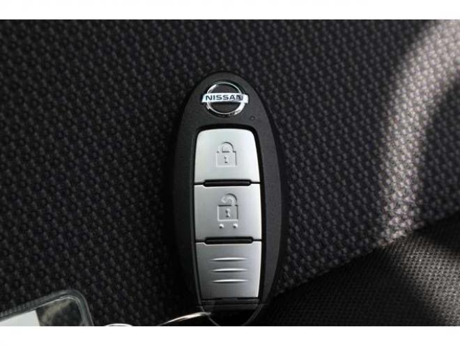 セレナ2.0 B 4WD　純正CDプレイヤー アラウンドビューモニター　前側純正ドラレコ　サイドビューモニター　エマージェンシーブレーキ　車線逸脱警報　ミラーヒーター 2000