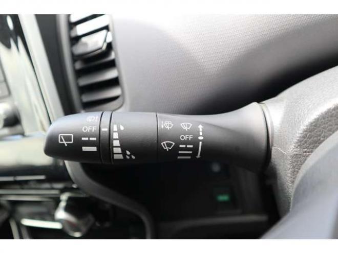 セレナ2.0 B 4WD　純正CDプレイヤー アラウンドビューモニター　前側純正ドラレコ　サイドビューモニター　エマージェンシーブレーキ　車線逸脱警報　ミラーヒーター 2000