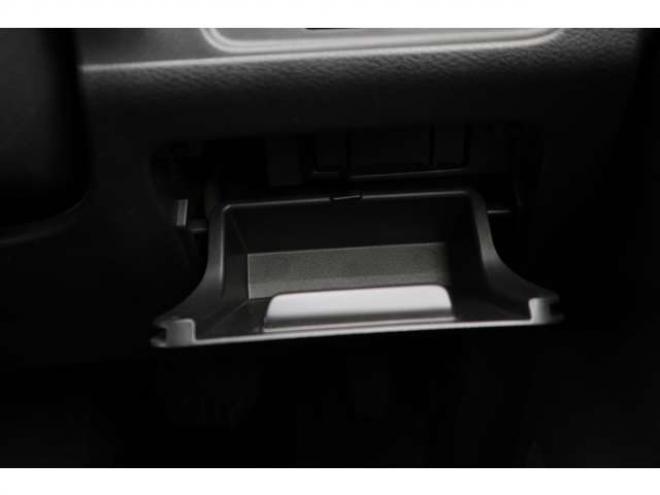 セレナ2.0 B 4WD　社外ナビ　バックカメラ　バックブザー　ETC　前側ドライブレコーダー　クルーズコントロール　オートライト　フォグランプ 2000