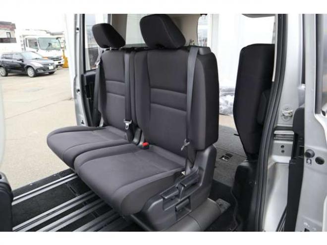 セレナ2.0 B 4WD　社外ナビ　バックカメラ　バックブザー　ETC　前側ドライブレコーダー　クルーズコントロール　オートライト　フォグランプ 2000