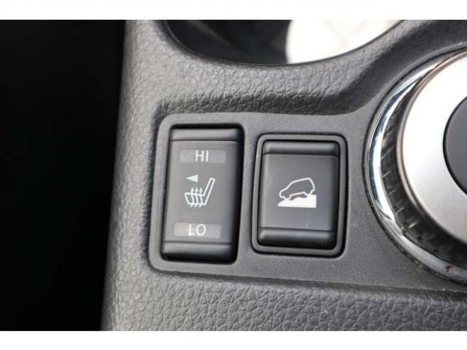 エクストレイル2.0 20S エマージェンシーブレーキパッケージ 2列車 4WD　社外ナビ　ETC シートヒーター　ヒルディセントコントロール　車線逸脱警報機能　エマージェンシーブレーキ 2000