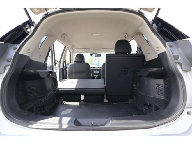 エクストレイル2.0 20S エマージェンシーブレーキパッケージ 2列車 4WD　社外ナビ　ETC シートヒーター　ヒルディセントコントロール　車線逸脱警報機能　エマージェンシーブレーキ 2000
