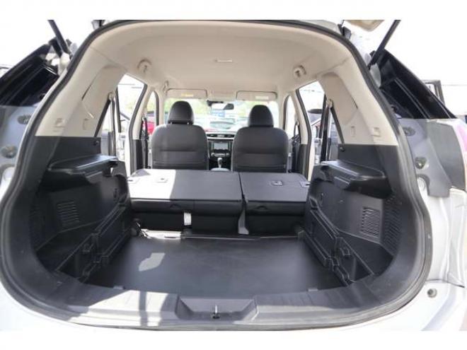 エクストレイル2.0 20S エマージェンシーブレーキパッケージ 2列車 4WD　社外ナビ　ETC シートヒーター　ヒルディセントコントロール　車線逸脱警報機能　エマージェンシーブレーキ 2000