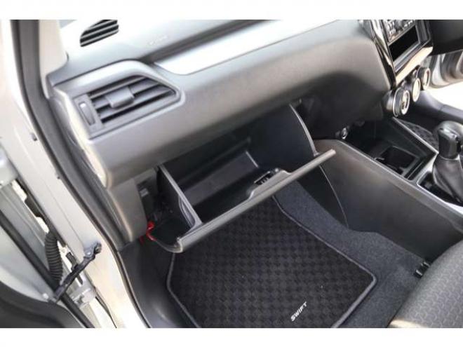 スイフト1.2 XL セーフティパッケージ装着車 4WD　CDプレイヤー　シートヒーター　パドルシフト　オートライト　アダプティブクルーズコントロール　車線逸脱警報 1200
