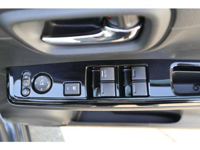 N-ONEオリジナル 4WD　シートヒーター　電動パーキングブレーキ　LEDヘッドライト　アダプティブクルーズコントロール　パーキングセンサー　ナビ装着車用スペシャルパッケージ 660