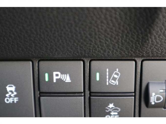 N-ONEオリジナル 4WD　シートヒーター　電動パーキングブレーキ　LEDヘッドライト　アダプティブクルーズコントロール　パーキングセンサー　ナビ装着車用スペシャルパッケージ 660