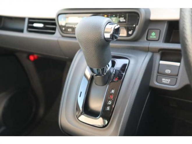 N-ONEオリジナル 4WD　シートヒーター　電動パーキングブレーキ　LEDヘッドライト　アダプティブクルーズコントロール　パーキングセンサー　ナビ装着車用スペシャルパッケージ 660