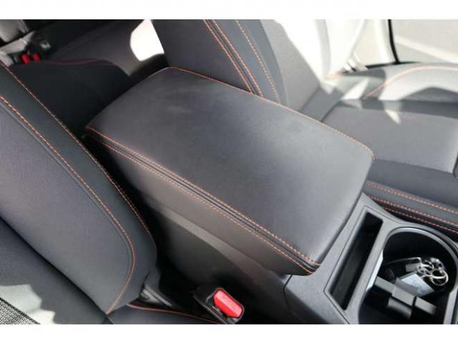 XV2.0e-L アイサイト 4WD　社外ナビ Bluetooth バックカメラ　ETC　電動パーキングブレーキ　オートビークルホールド　LEDヘッドライト 2000