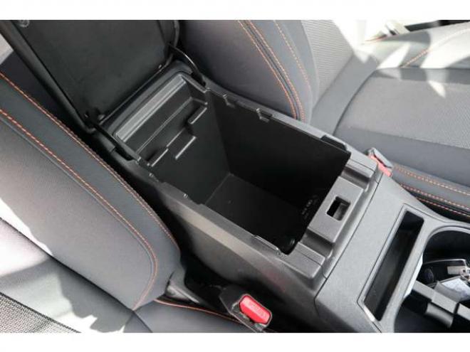 XV2.0e-L アイサイト 4WD　社外ナビ Bluetooth バックカメラ　ETC　電動パーキングブレーキ　オートビークルホールド　LEDヘッドライト 2000
