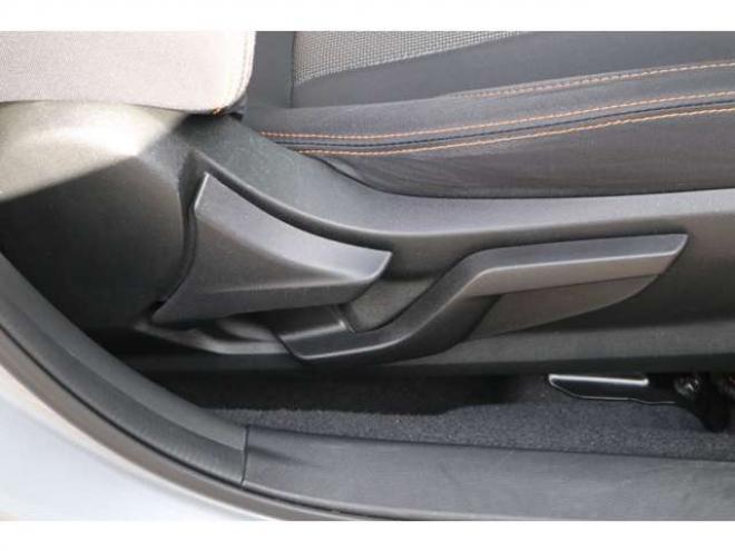 XV2.0e-L アイサイト 4WD　社外ナビ Bluetooth バックカメラ　ETC　電動パーキングブレーキ　オートビークルホールド　LEDヘッドライト 2000