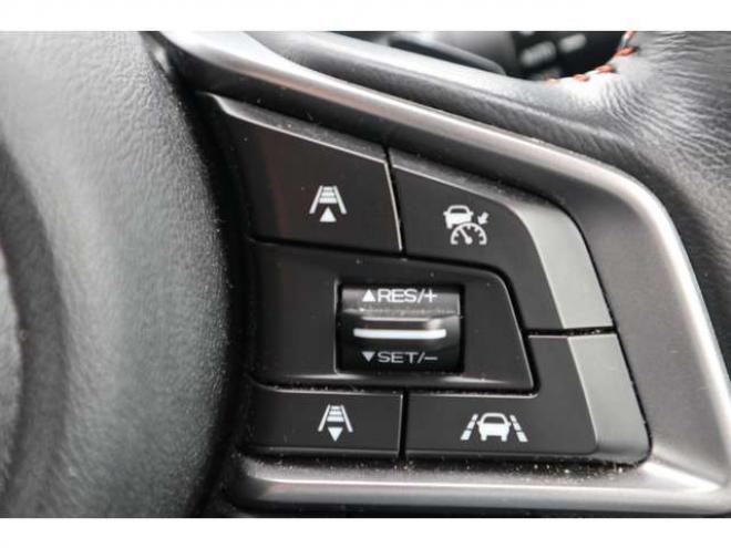 XV2.0i-L アイサイト 4WD　ナノイー付き純正フルセグナビ　バックカメラ　サイドビューモニター　電動パーキングブレーキ　アダプティブクルーズコントロール　ミラーヒーター　純正前側ドラレコ 2000