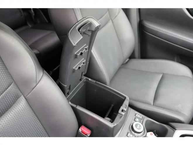 エクストレイル2.0 20X 2列車 4WD　純正フルセグナビ　アラウンドビューカメラ　ETC　全席シートヒーター　ミラーヒーター　エマージェンシーブレーキ　横滑り防止装置 2000