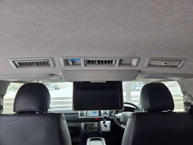 ハイエースバン2.8 スーパーGL ロング ディーゼルターボ 4WD　リアクーラー&ヒーター　プッシュスタート　スマートキー　　ベッドキッド LEDヘッドライト横滑り防止　衝突被害軽減　車線逸脱　トヨタ純正ナビ　フルセグTV　Bluetooth　バックカメラトヨタ純正リアモニター　ETC 2800